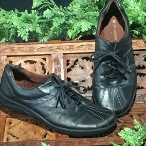 NATURALIZER LEATHER SHOE